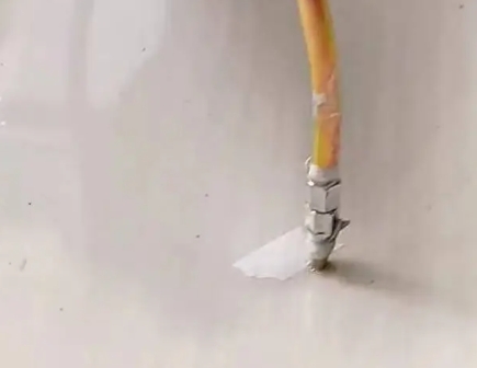 云霄瓷砖空鼓维修公司专业解答在瓷砖铺贴过程中，如果使用的砂料过粗（如全部使用了粗砂），可能会导致以下问题